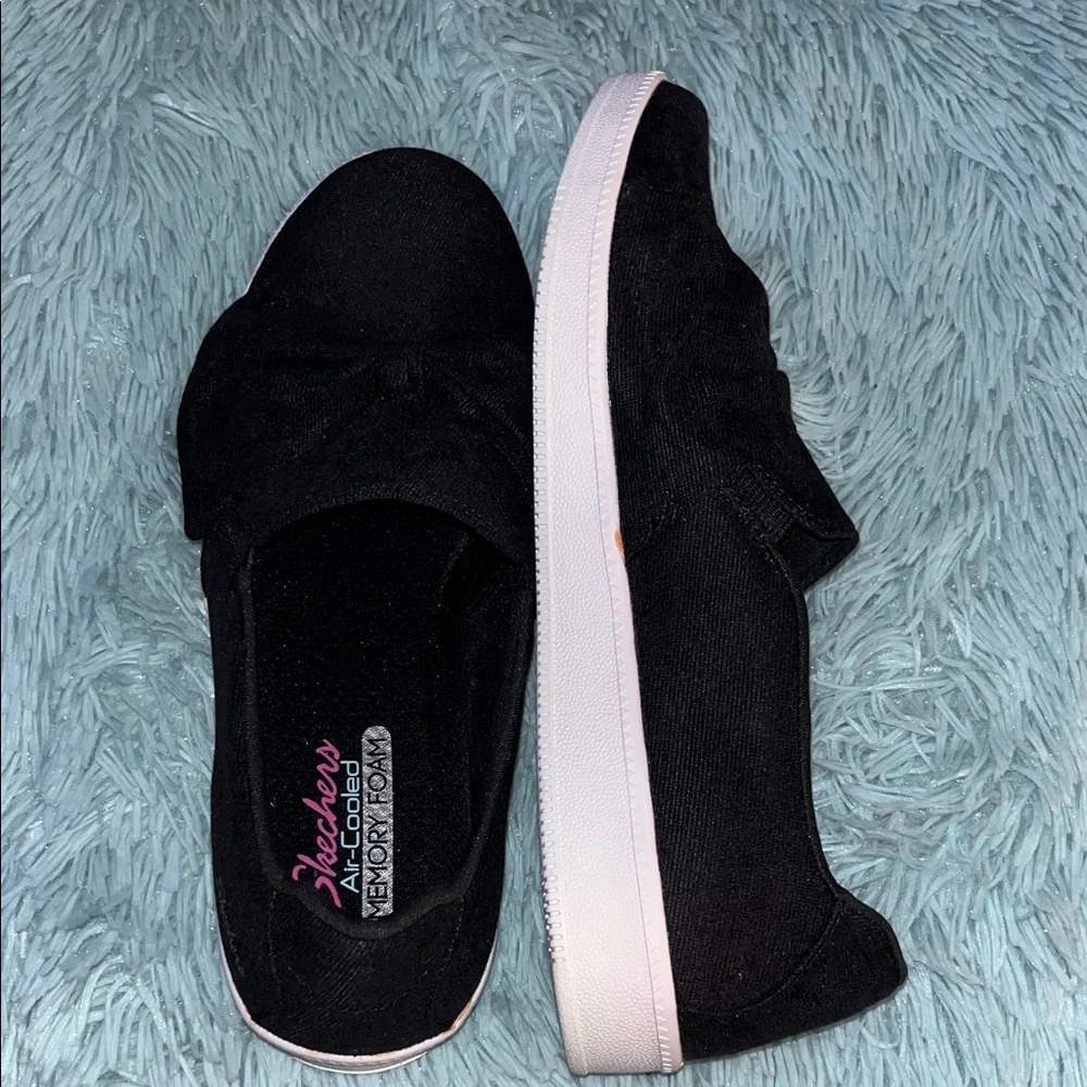SKETCHERS NWT 8.5 BLACK TRENDY BOW SLIP ON DESIGN - Picture 5 of 6